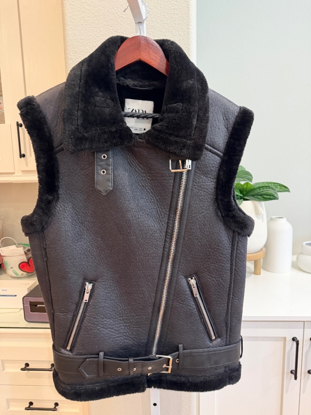 ZARA JACKET VEST XS VERY SOFT OUTERWEAR